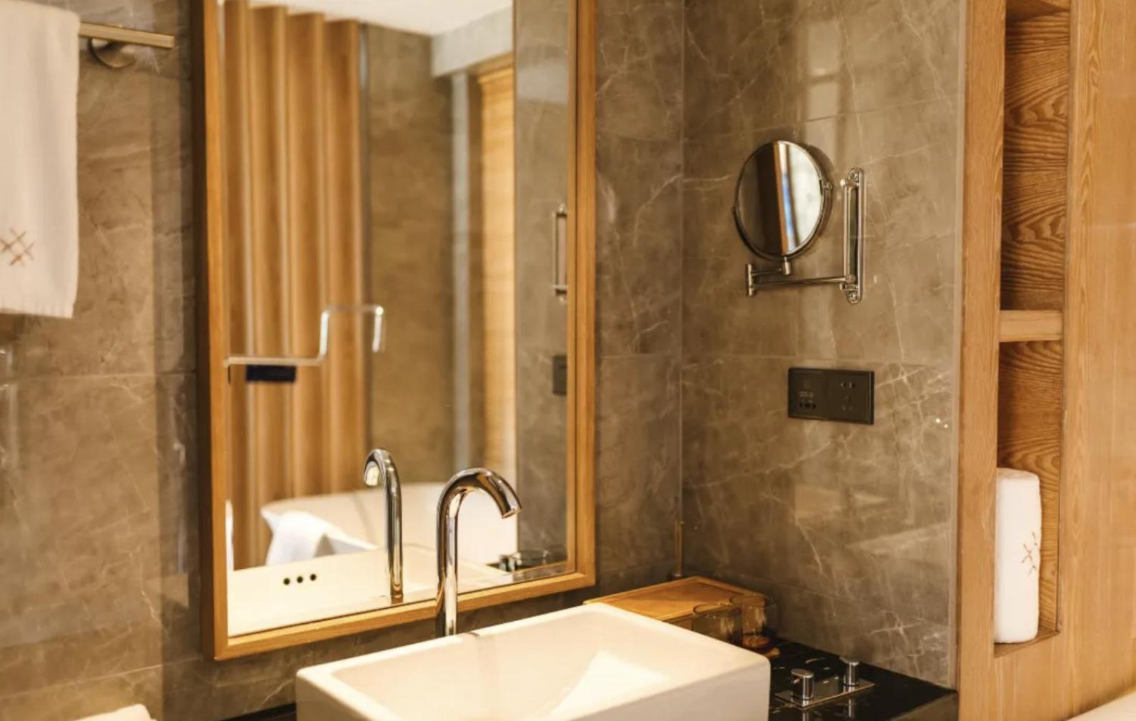 Hong Long Jing Hotel 大理市 エクステリア 写真