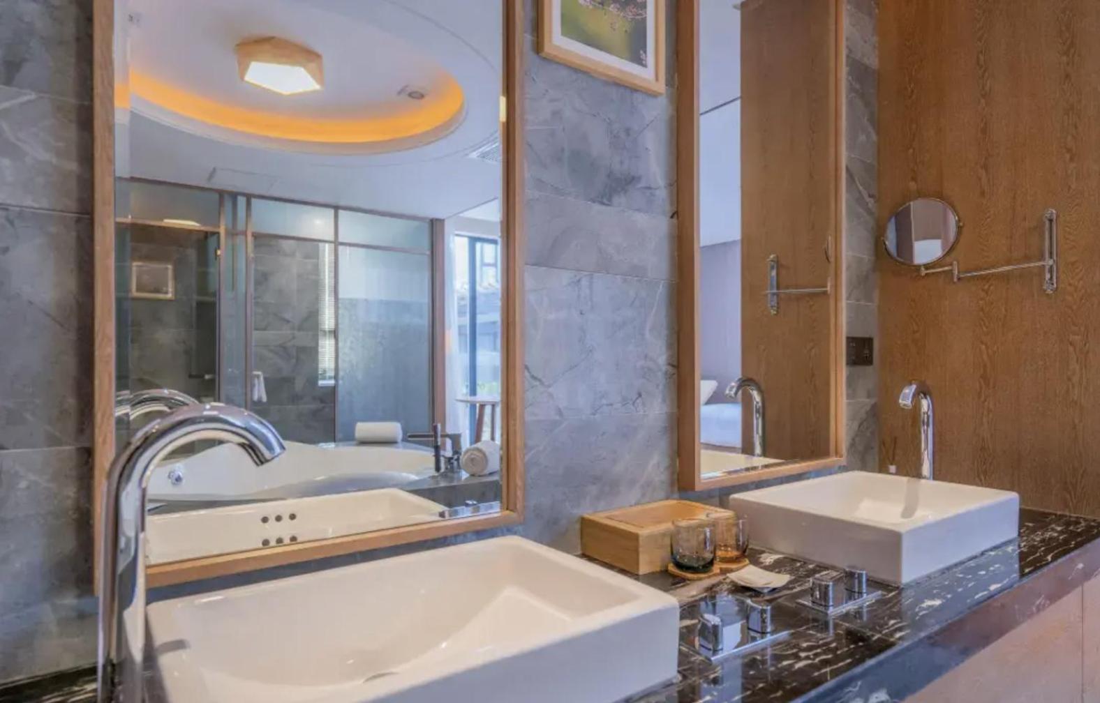 Hong Long Jing Hotel 大理市 エクステリア 写真